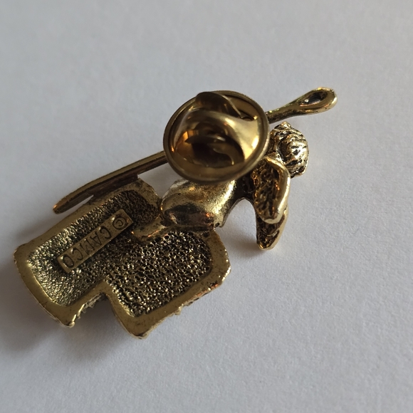 Vintage Camco brooch sewing angel pin gold tone sew needle thread angle - Picture 7 of 7